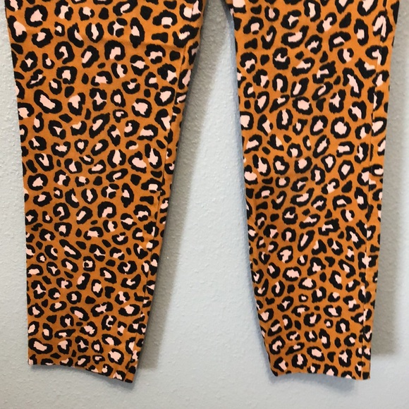 Old Navy Mid-Rise Printed Pixie Ankle Pants for Women's 2 leopard abstract EUC - Picture 4 of 14